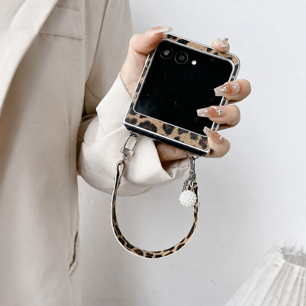 حافظة هاتف قابلة للطي بطبعة جل - مراجعة Men Accessories Style وسعره